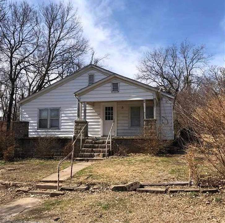 1st image of 920 S 13th St