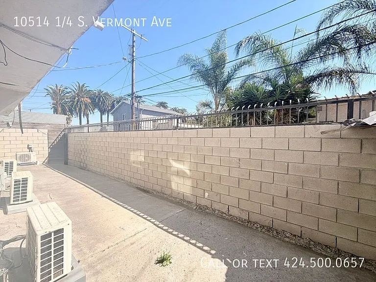 10514 1/4 S Vermont Ave — Photo 15