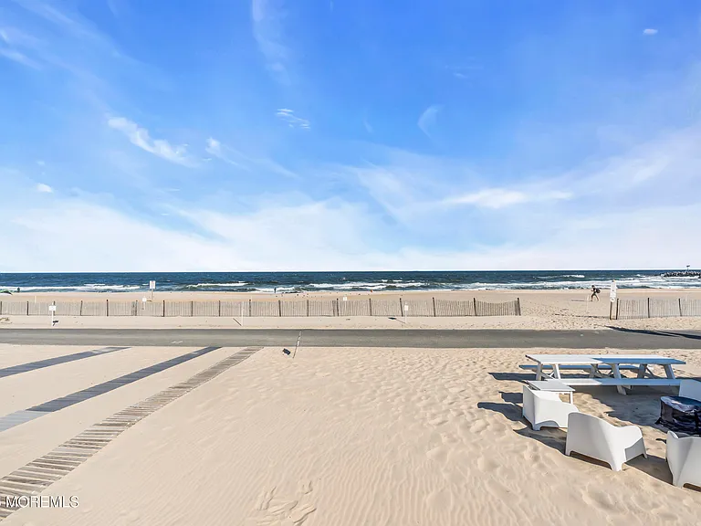 413 Beachfront — Photo 19