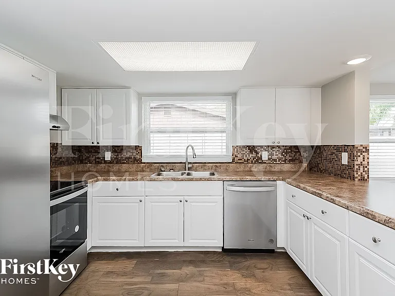 7825 Embassy Blvd — Photo 8