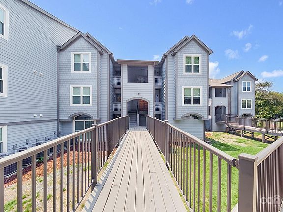 3rd image of 18741 Nautical Dr APT 104