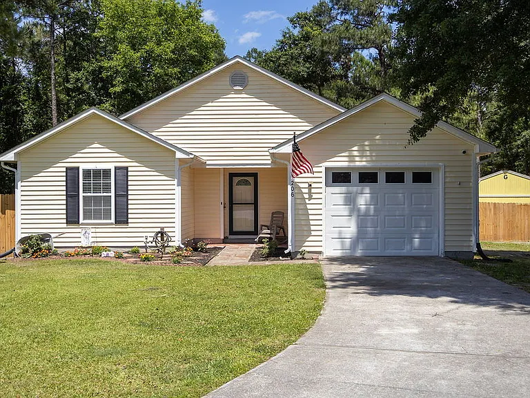 206 Blueberry Ct — Photo 1