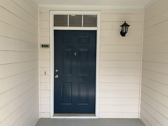 2nd image of 202 Spring Heights Ln SE #202