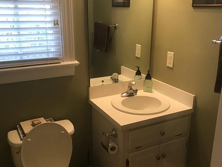 1/2-Bathroom