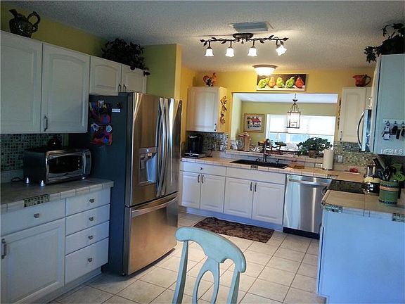 4th image of 1694 Arnsworth Ave