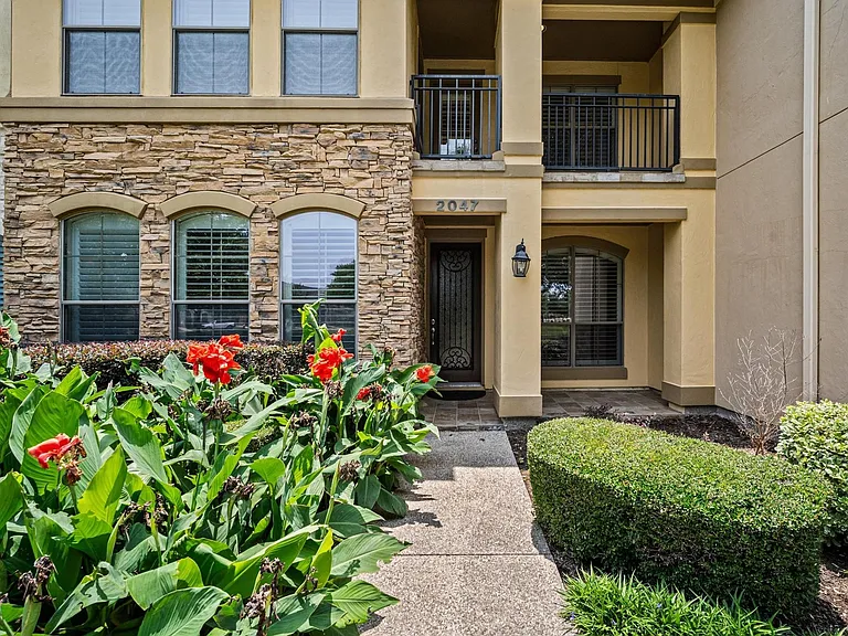 2047 Palm Forest Ln — Photo 3