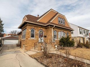 2327 N 73rd St, Wauwatosa, WI 53213