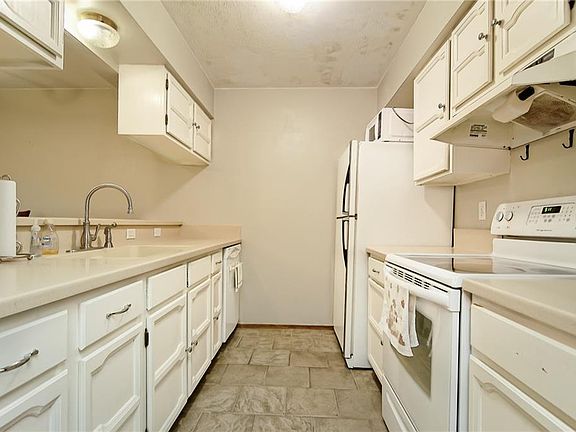 4th image of 26 Nantucket Dr