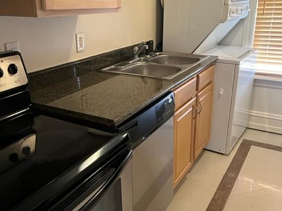 4th image of 2601 Amelia St APT 305