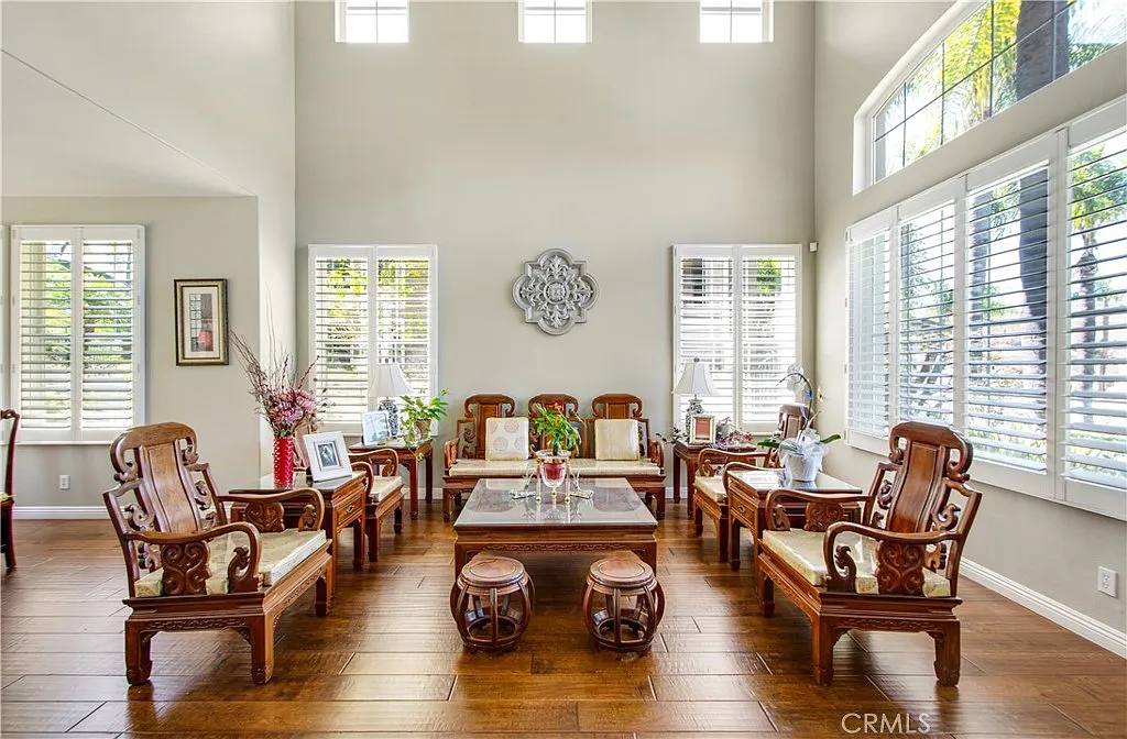5 bed, 3246 sqft, $8,500 — Photo 3