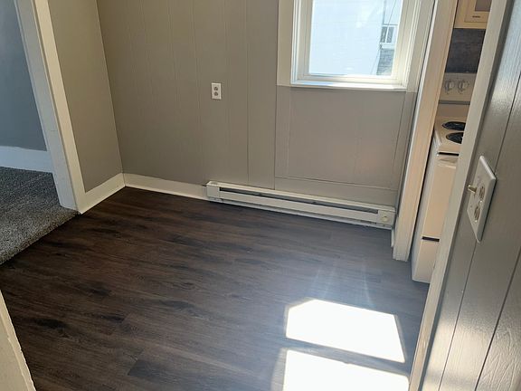 5th image of 224 W Washington St #1/2