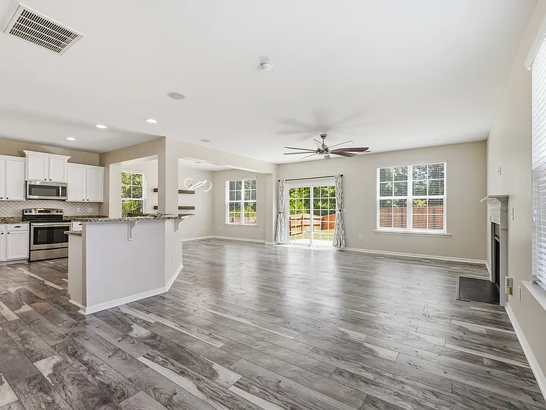 5062 Jelynn St — Photo 2