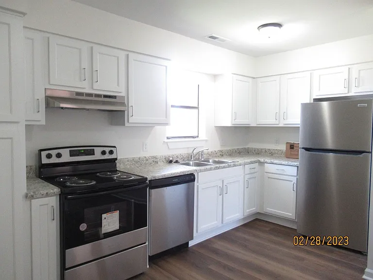 251 Rast St #L8 — Photo 4
