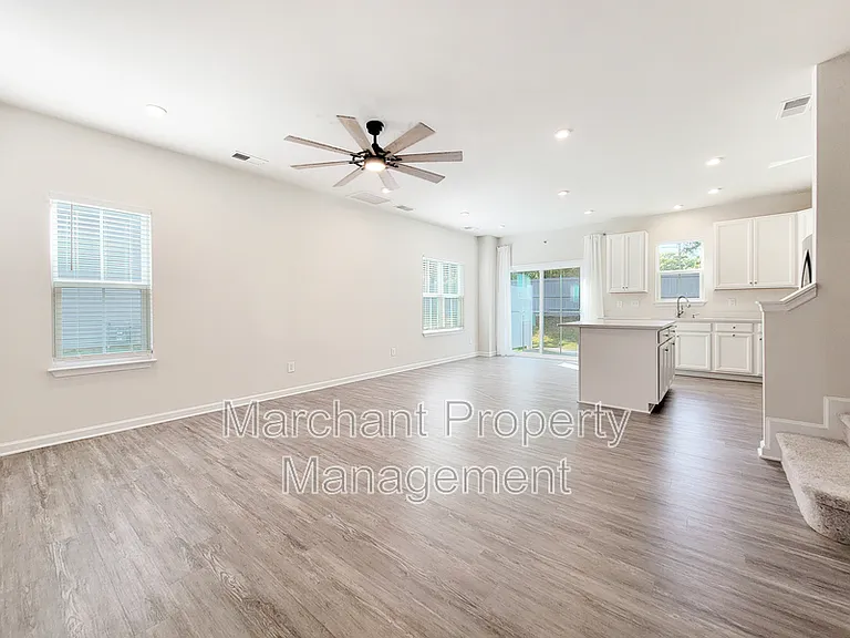 111 Marthawood Ln — Photo 7