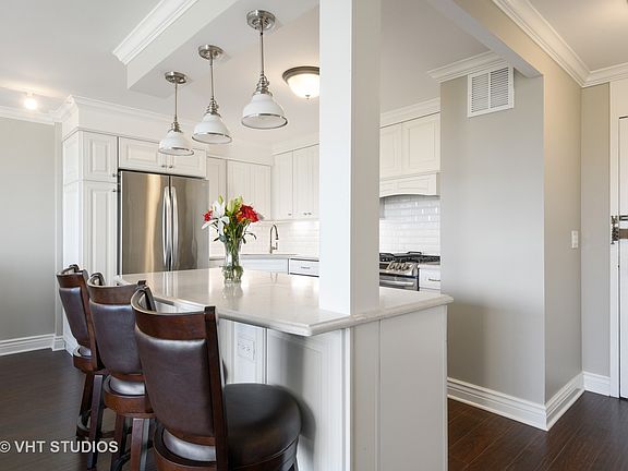 5th image of 2800 N Lake Shore Dr APT 1304
