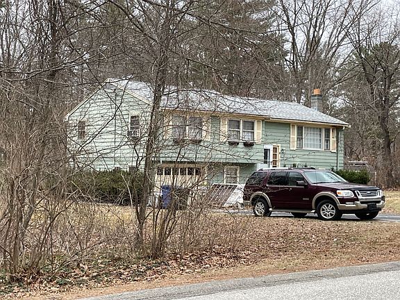 3rd image of 6 Horseshoe Lane Cir