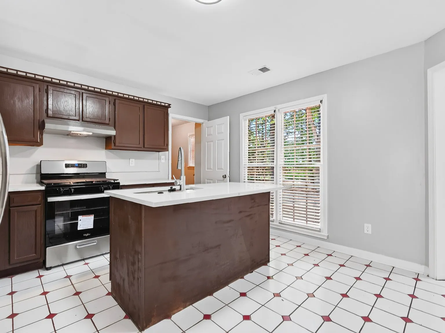 3 bed, 2.5 bath, 2152 sqft, $2,400 — Photo 3