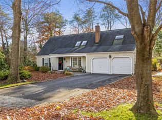 2 Underhill Ct, Mount Sinai, NY 11766