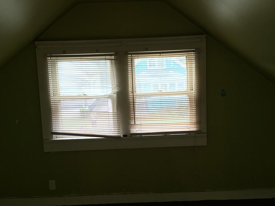 1st image of 50 Decker St
