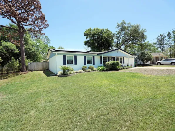 12 Berwick Cir, Shalimar, FL 32579