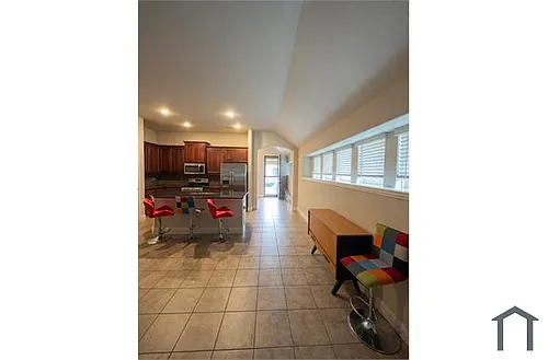 805 Edinburgh Dr Photo 1