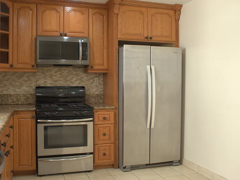 1348 N Orange Dr — Photo 8