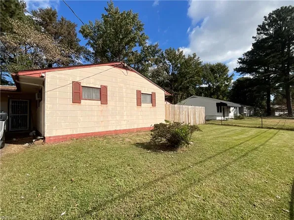 225 York Dr, Portsmouth, VA 23702