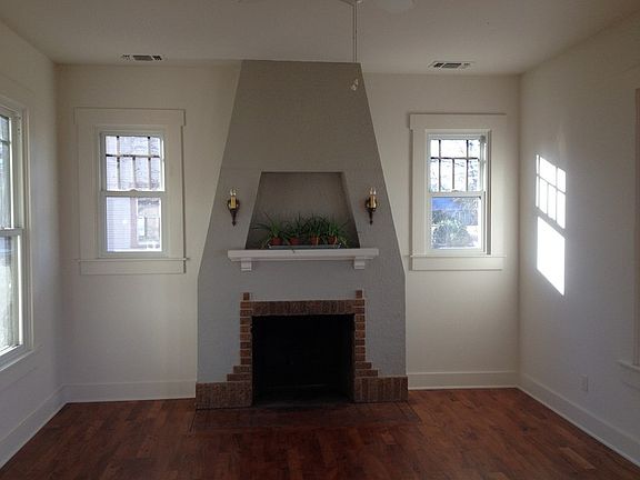 2nd image of 921 Bell St