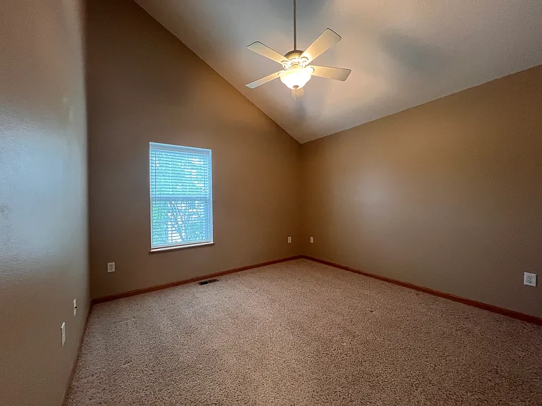 330 NE Olivewood — Photo 10