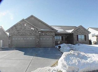 4426 Memorial Cir, Windsor, WI 53598