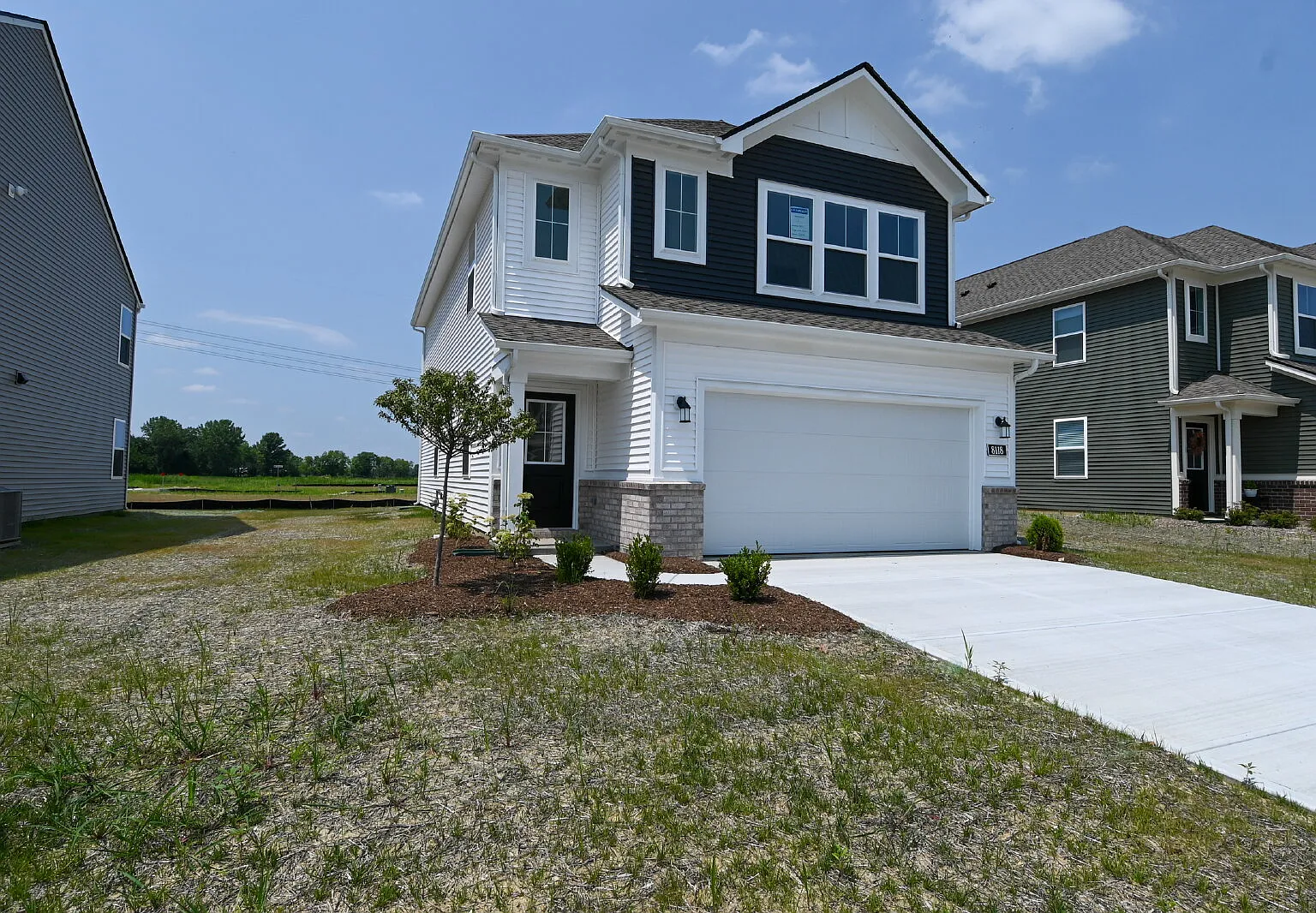 3 bed, 2.5 bath, 1849 sqft, $2,400 — Photo 2