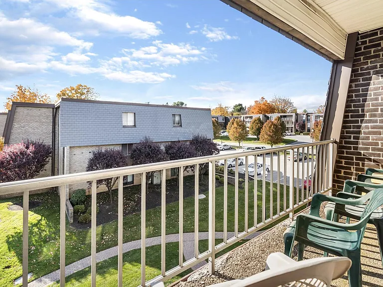 37 Stonehenge Cir — Photo 9