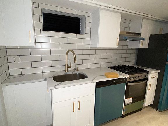 5th image of 210 Swinton Ave #B