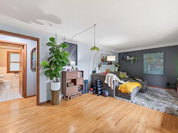 5th image of 1125 43rd Ave NE