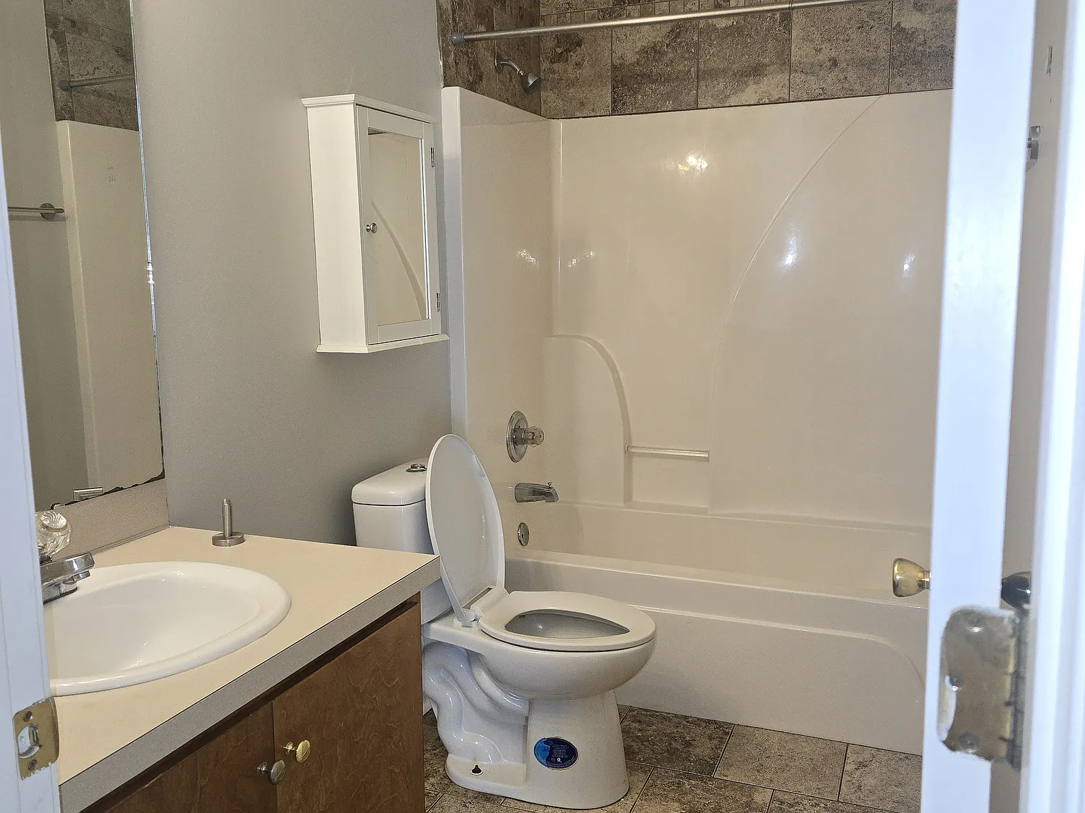 2 bed, 1500 sqft, $900 — Photo 3