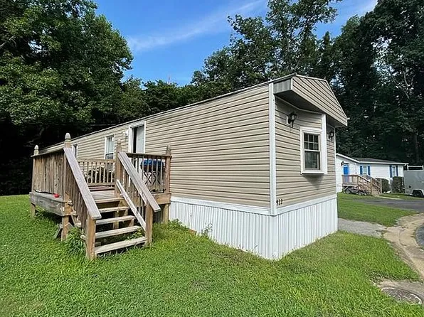 922 Cliffside Dr, Chester, VA 23836