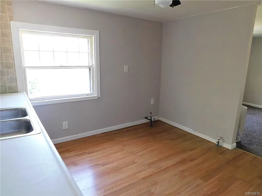 2 bed, 1700 sqft, $1,300 — Photo 3