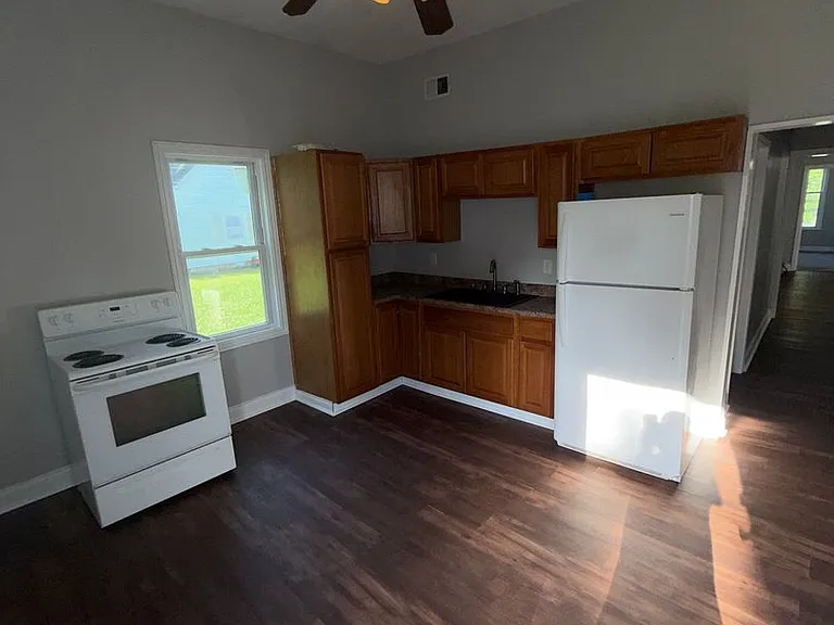 1410 Ewing Ave — Photo 3