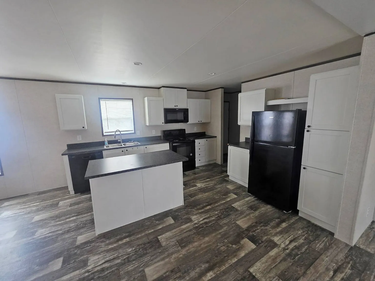 4 bed, 2.0 bath, 1450 sqft, $1,500 — Photo 1