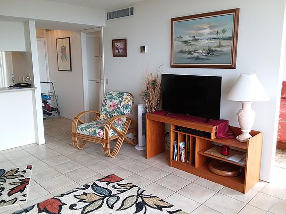 Large living area with a new 40" TV.