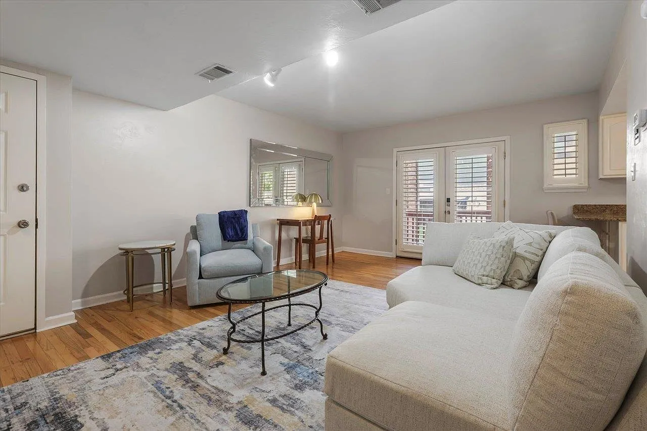 1 bed, 1.0 bath, 695 sqft, $1,800 — Photo 4