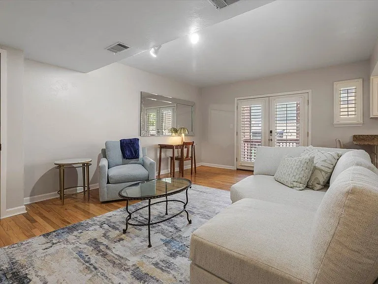 517 E Jefferson St #45 — Photo 4