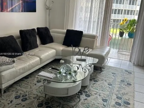 1700 NE 191st St APT 204, Miami, FL 33179
