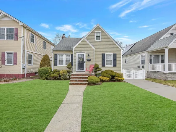 1124 Mosefan Street, Franklin Square, NY 11010