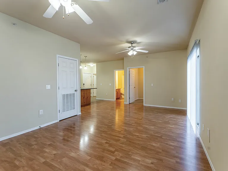 Coryell Courts Apartments — Photo 44