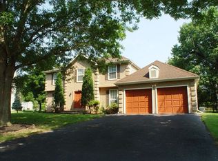 10 Derbyshire Ln, Somerset, NJ 08873