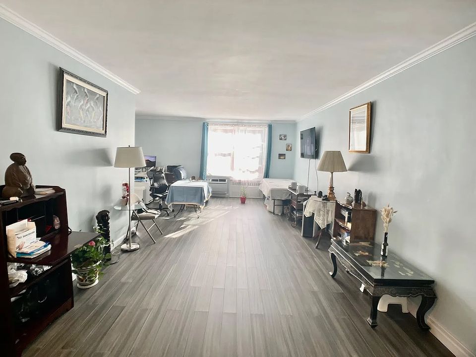 1st image of 142-05 Roosevelt Ave #528