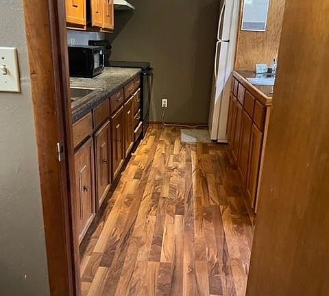 4th image of 901 W Sheridan Ave #C