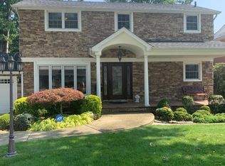 162 Claudy Ln, New Hyde Park, NY 11040