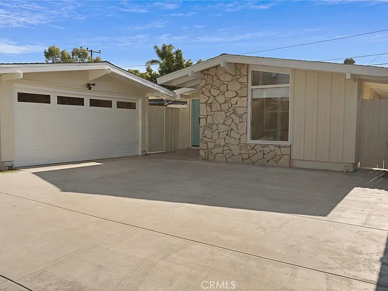 3119 Karen Ave — Photo 1